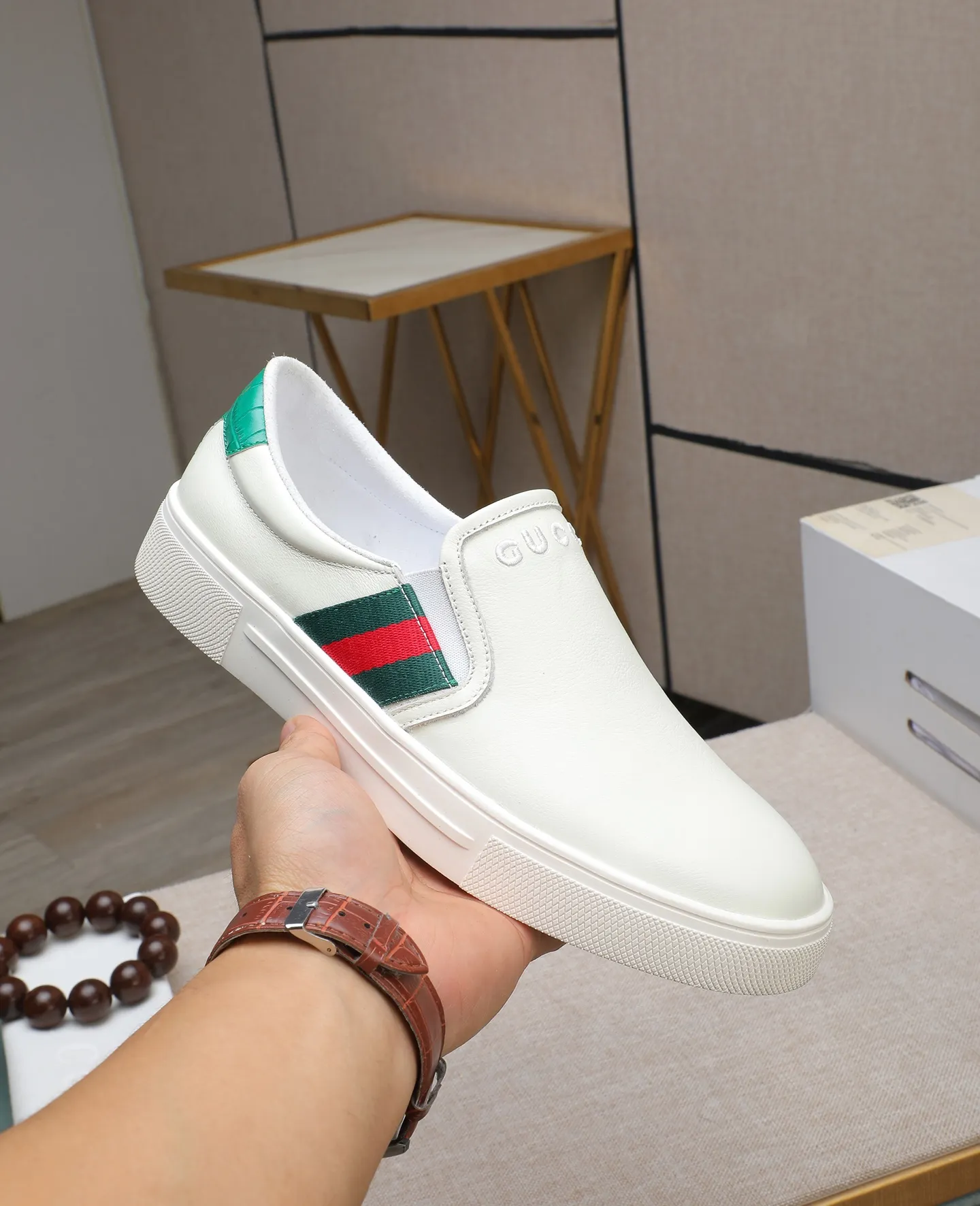Men's shoes 💰460 GUCCI🔍🔍The latest models are on sale at the same time at the counter. Original calfskin imported from Italy, genuine leather lining, (high-end, extravagant, and classy) with exquisite workmanship. Soles: Original soles specially provided by the original factory. ⚠Exclusive double-layer movable molded soles are super comfortable⚠. Photos of the real thing🎬The real thing is even better🔍🔍"High quality·Follow the order" Code number 38-44